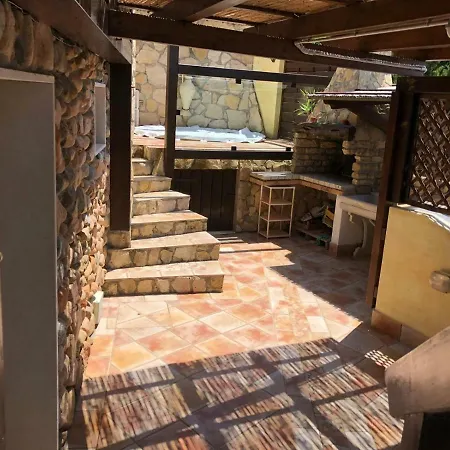 Lara Villa